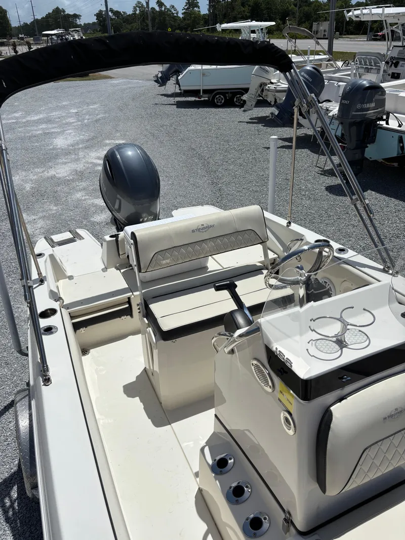 Slide: The Image of Stingray 186 CC 2022 - 18