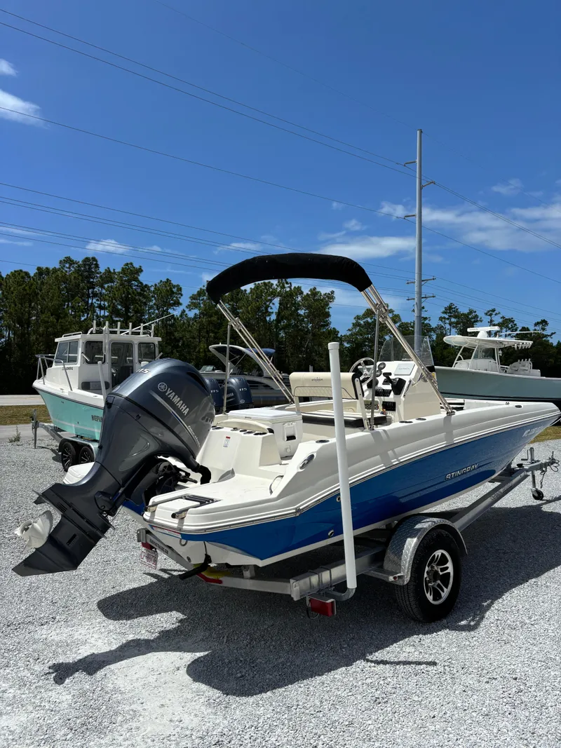 Slide: The Image of Stingray 186 CC 2022 - 6