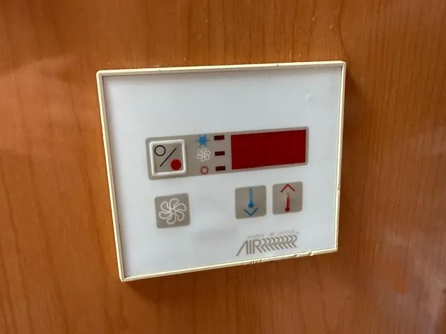 Slide: The Image of Regal Commodore 3260 2001 - 32