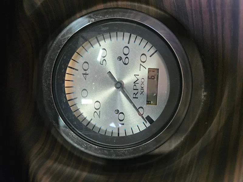 Slide: The Image of Tachometer displaying RPM on 2022 Bennington LX 23 Quad Bench boat dashboard. - 4