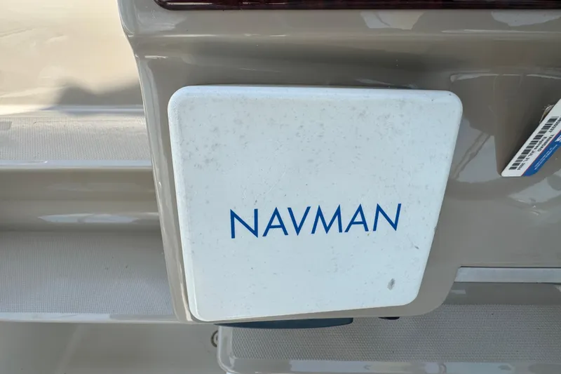 Slide: The Image of Navman device on 2006 Sea Ray 260 Sundancer boat. - 16