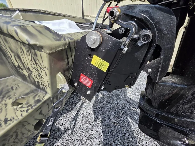 Slide: The Image of 2026 Tracker Grizzly® 1650 T Prairie Wings Edition boat motor mount detail. - 12