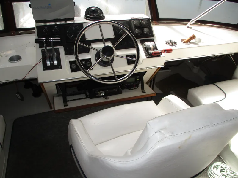 Slide: The Image of 1989 Bayliner 3888 boat helm with steering wheel and control panel. - 18