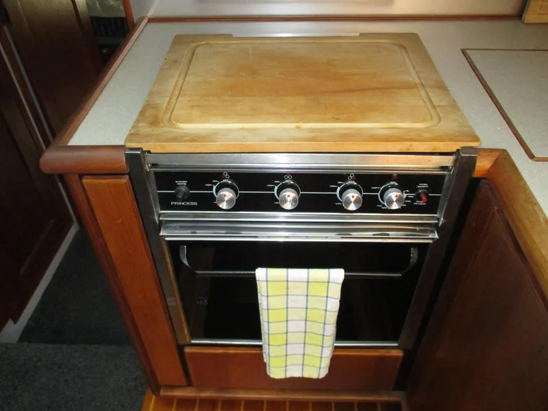Slide: The Image of 1989 Bayliner 3888 kitchen with Princess stove and wooden cutting board. - 29
