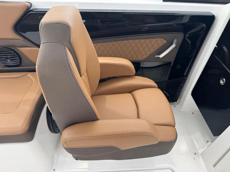Slide: The Image of 2025 Yamaha Boats 252SD interior with tan and brown seating, diamond-patterned accents. - 17