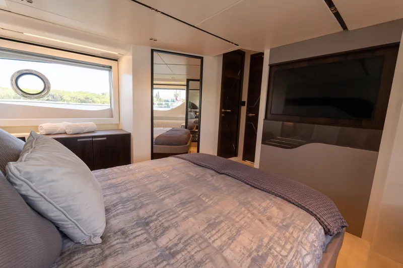 Slide: The Image of Sunseeker Predator 60 2022 - 53