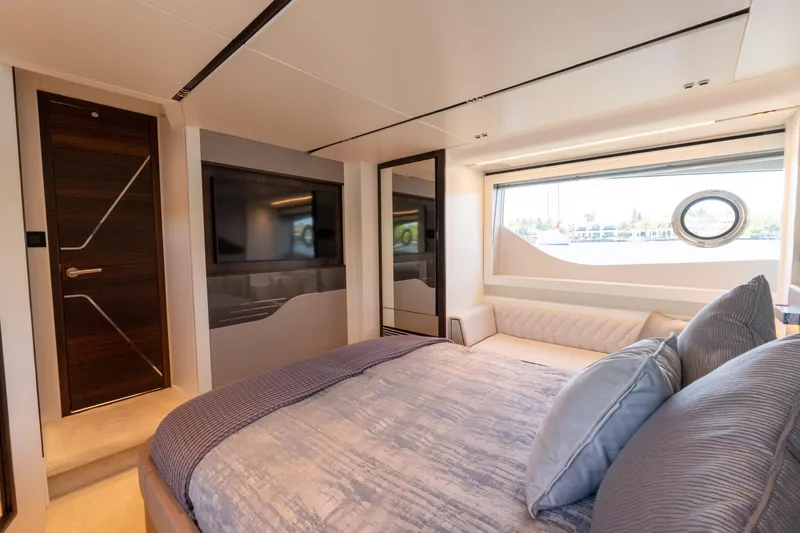 Slide: The Image of Sunseeker Predator 60 2022 - 56