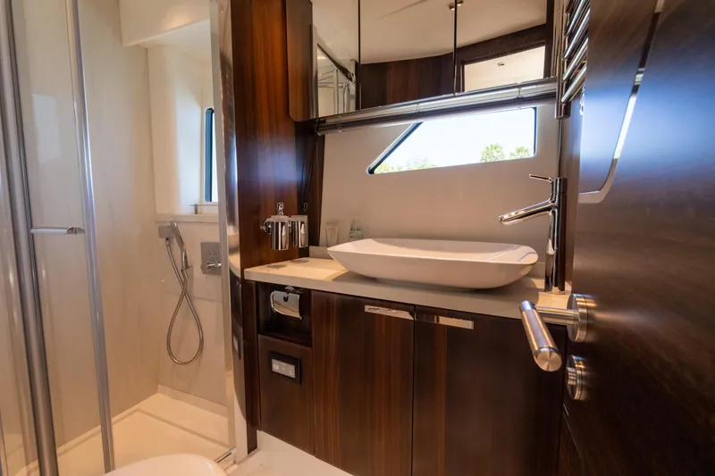 Slide: The Image of Sunseeker Predator 60 2022 - 57