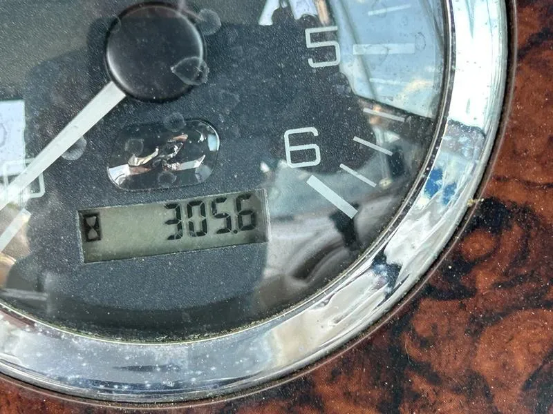 Slide: The Image of Close-up of a 2002 Sea Ray 290 boat gauge displaying 305.6 hours. - 6