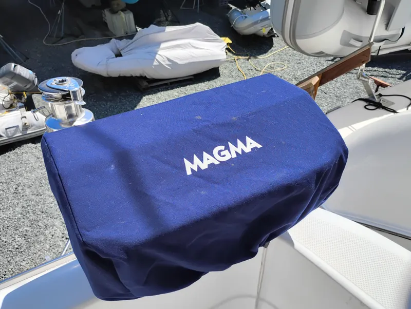 Slide: The Image of Blue Magma grill cover on 2001 Bayliner 3488 Command Bridge Motoryacht. - 11