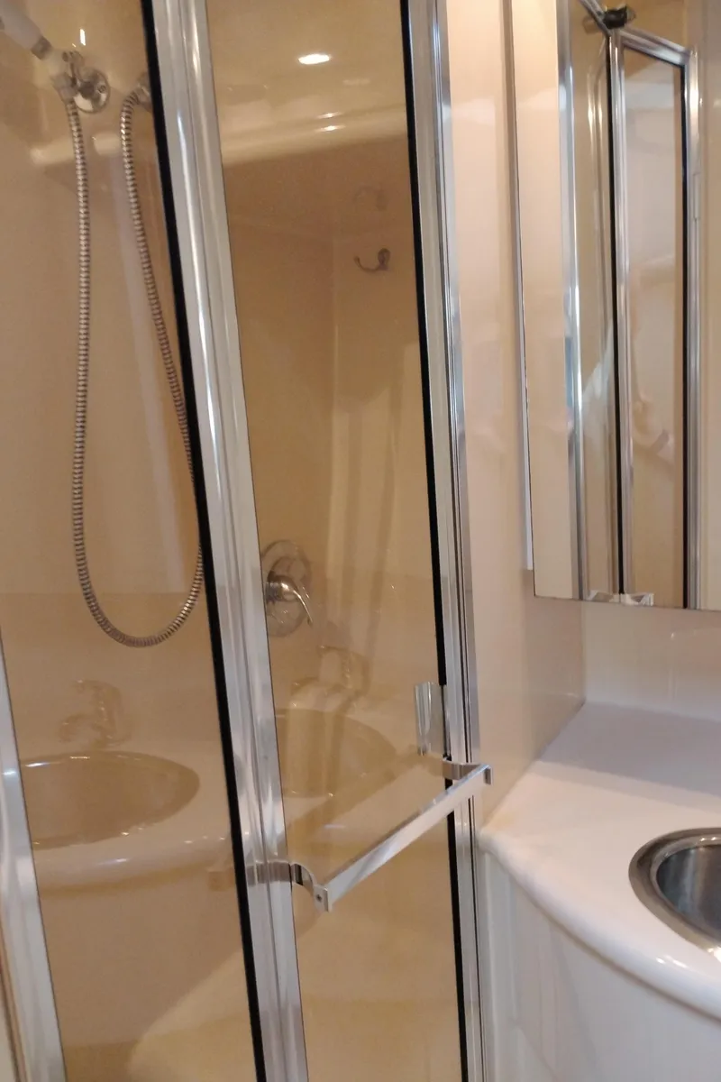 Slide: The Image of Bayliner 3488 Command Bridge Motoryacht 2001 - 52