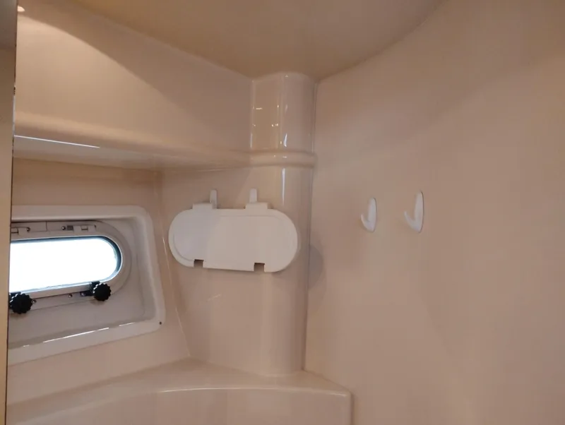 Slide: The Image of Bayliner 3488 Command Bridge Motoryacht 2001 - 53