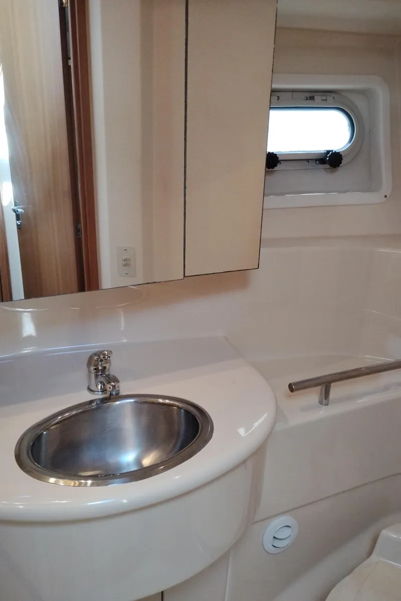 Slide: The Image of Bayliner 3488 Command Bridge Motoryacht 2001 - 54