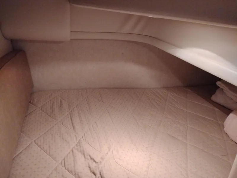 Slide: The Image of Bayliner 3488 Command Bridge Motoryacht 2001 - 56