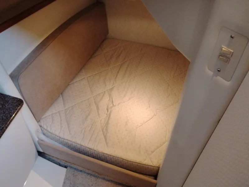 Slide: The Image of Bayliner 3488 Command Bridge Motoryacht 2001 - 57