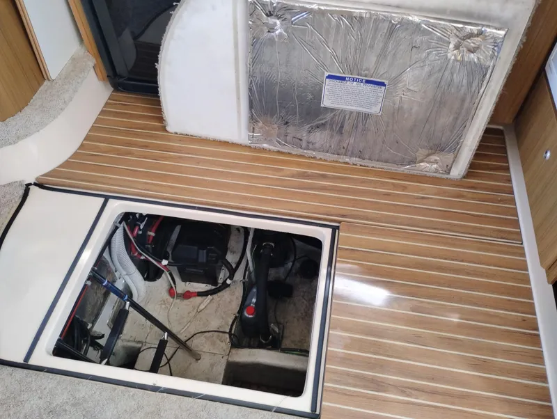 Slide: The Image of Bayliner 3488 Command Bridge Motoryacht 2001 - 59