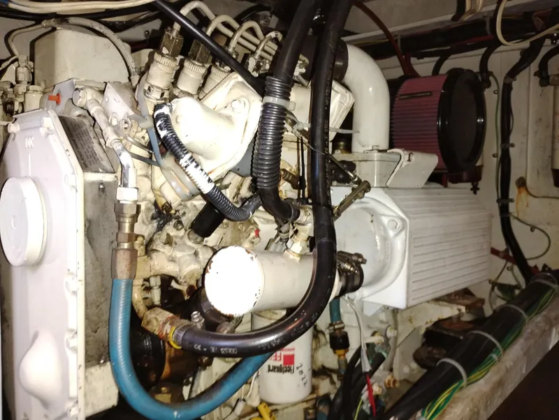 Slide: The Image of Bayliner 3488 Command Bridge Motoryacht 2001 - 61