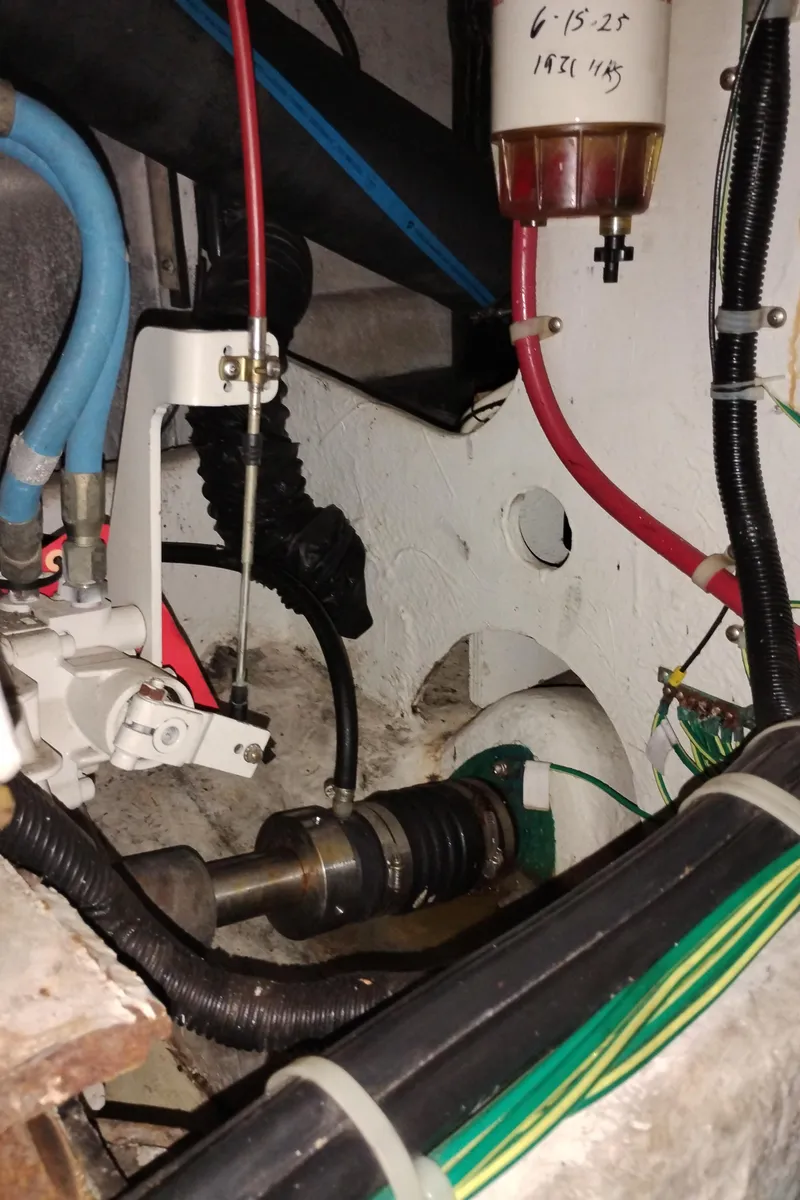 Slide: The Image of Bayliner 3488 Command Bridge Motoryacht 2001 - 63