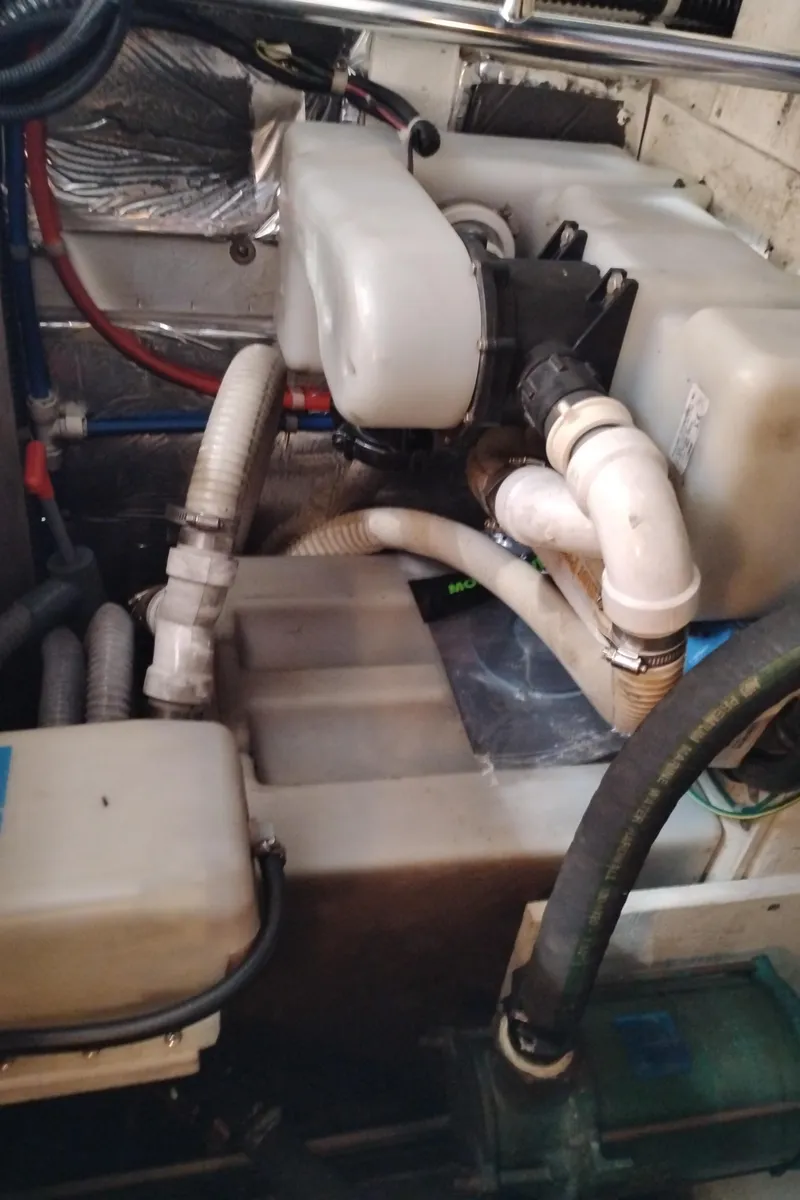 Slide: The Image of Bayliner 3488 Command Bridge Motoryacht 2001 - 64