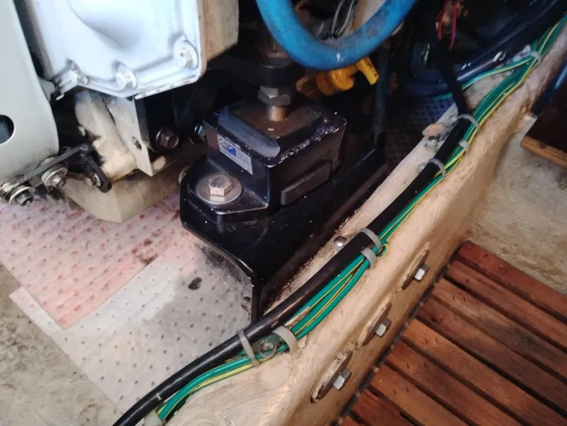 Slide: The Image of Bayliner 3488 Command Bridge Motoryacht 2001 - 67