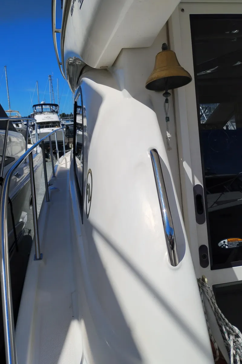 Slide: The Image of Bayliner 3488 Command Bridge Motoryacht 2001 - 68