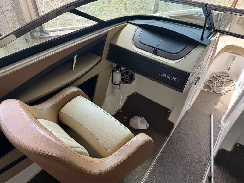 Slide: The Image of Sea Ray 210 SLX 2015 - 5