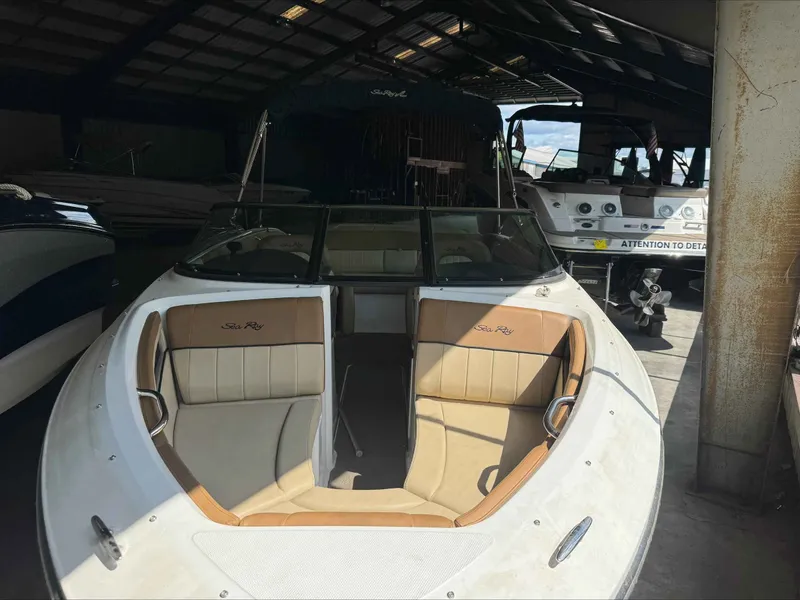 Slide: The Image of Sea Ray 210 SLX 2015 - 7