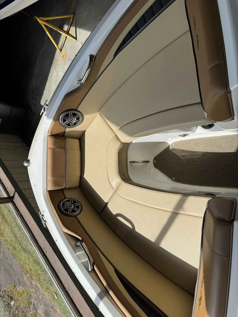 Slide: The Image of Sea Ray 210 SLX 2015 - 8