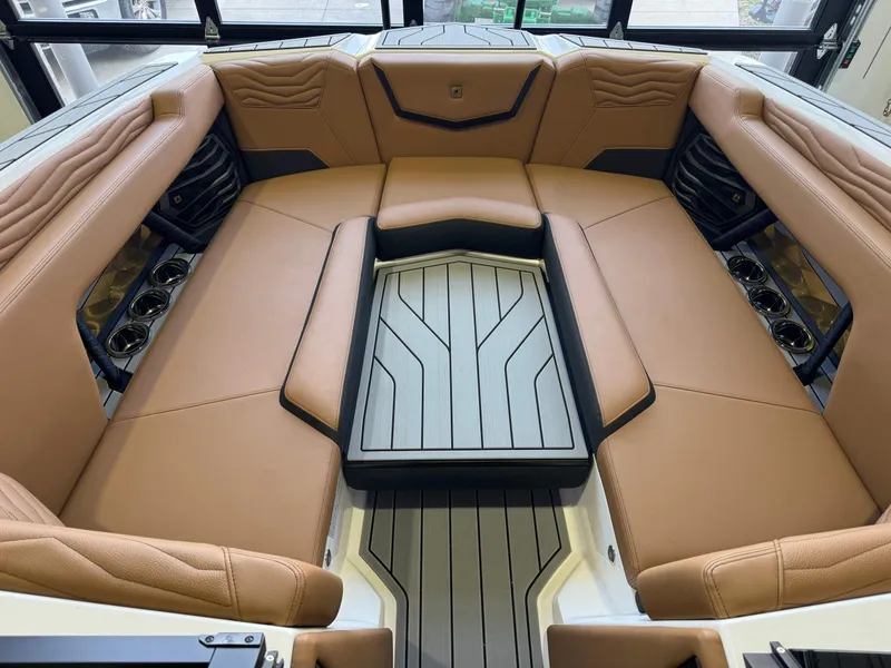 Slide: The Image of Nautique Super Air Nautique G25 2026 - 17