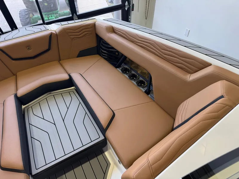 Slide: The Image of Nautique Super Air Nautique G25 2026 - 18