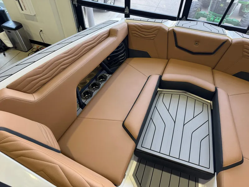 Slide: The Image of Nautique Super Air Nautique G25 2026 - 19