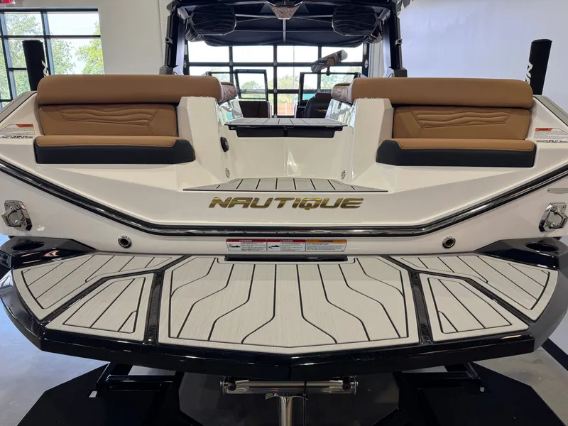 Slide: The Image of Nautique Super Air Nautique G25 2026 - 8