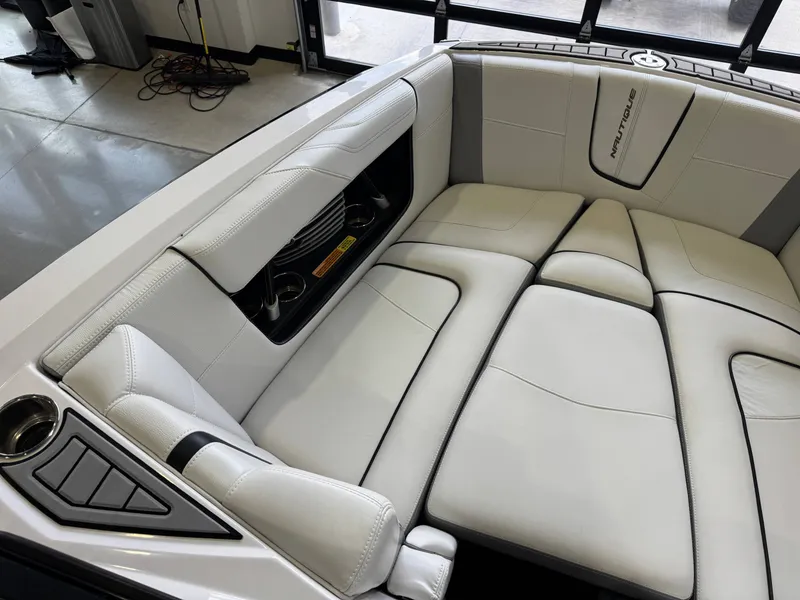 Slide: The Image of Nautique Super Air Nautique G23 2013 - 16