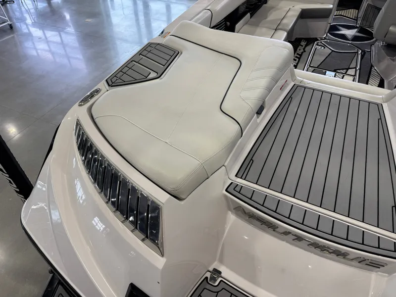 Slide: The Image of Nautique Super Air Nautique G23 2013 - 9