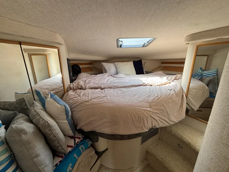 Slide: The Image of Cozy cabin interior of 1992 Sea Ray 400 EXPRESS with bed and pillows. - 20