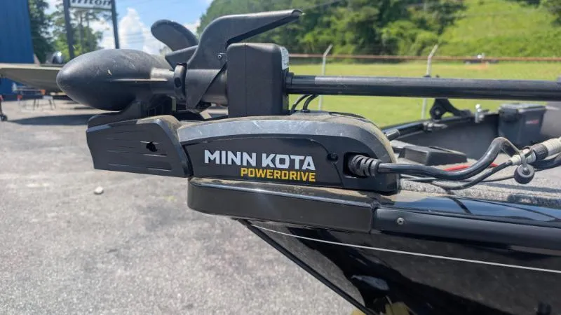 Slide: The Image of 2022 Tracker Pro Guide V 16 SC with Minn Kota PowerDrive trolling motor. - 7