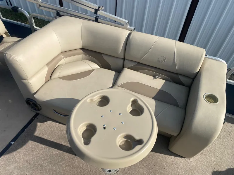 Slide: The Image of Beige seating and table on 2014 Lowe SF194 Sport Fish boat. - 9