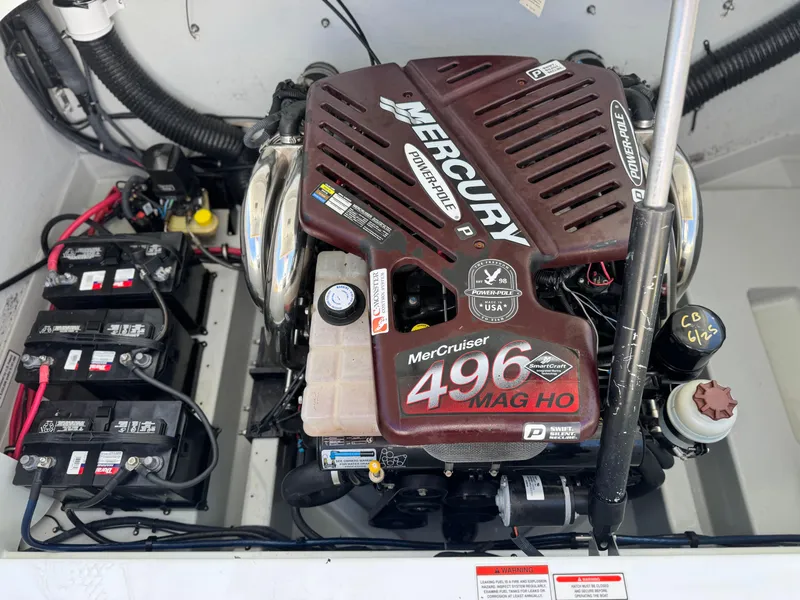 Slide: The Image of 2007 Baja 26 Outlaw engine compartment with MerCruiser 496 MAG HO engine and batteries. - 14