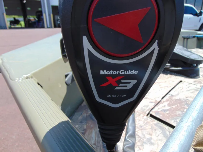 Slide: The Image of MotorGuide X3 trolling motor on 2016 Crestliner 1860 Retriever Jon Deluxe boat. - 11