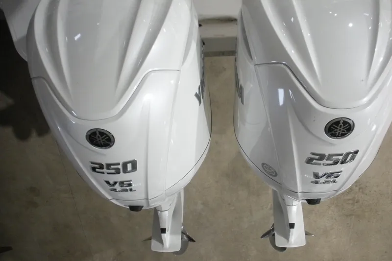 Slide: The Image of Twin Yamaha 250 V6 outboard engines on a 2026 Robalo R270 Center Console boat. - 20
