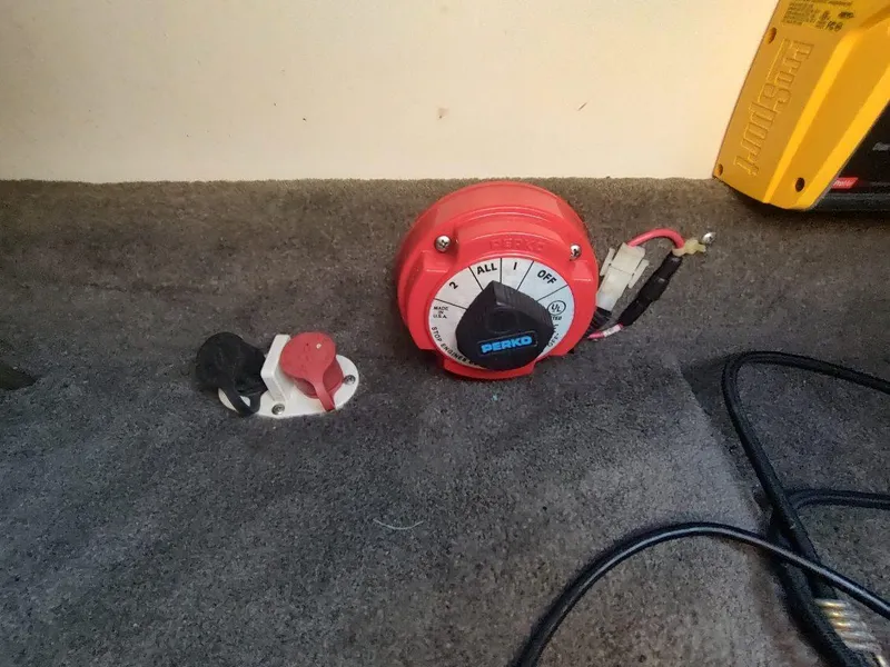 Slide: The Image of Battery switch and wiring in a 2000 Cobalt 262 boat. - 22