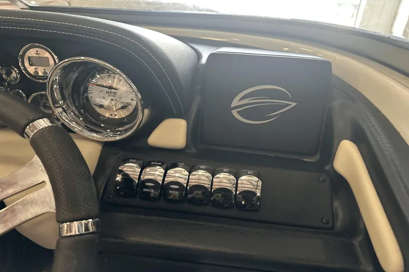 Slide: The Image of Crownline Boats 225 SS 2019 - 10