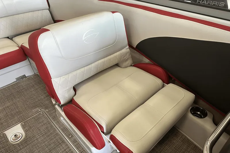 Slide: The Image of Crownline Boats 225 SS 2019 - 14