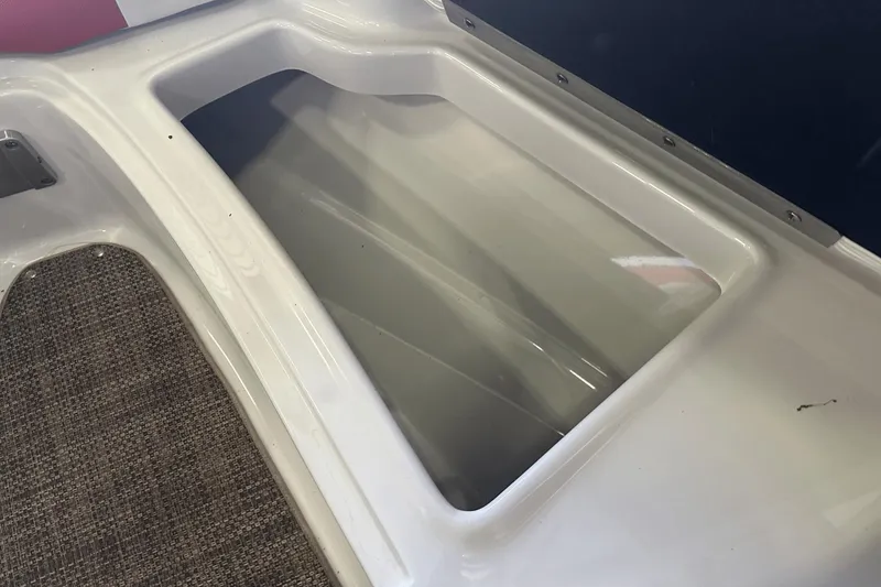 Slide: The Image of Crownline Boats 225 SS 2019 - 16