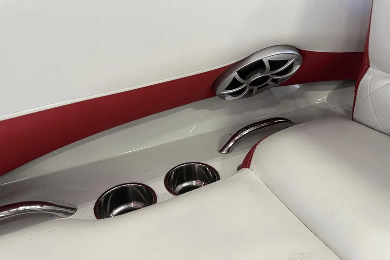 Slide: The Image of Crownline Boats 225 SS 2019 - 23