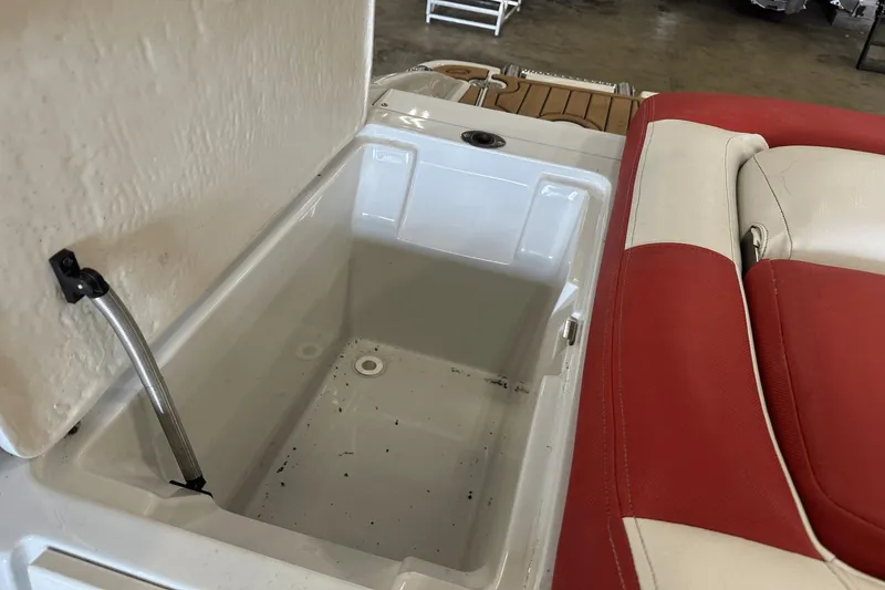 Slide: The Image of Crownline Boats 225 SS 2019 - 24