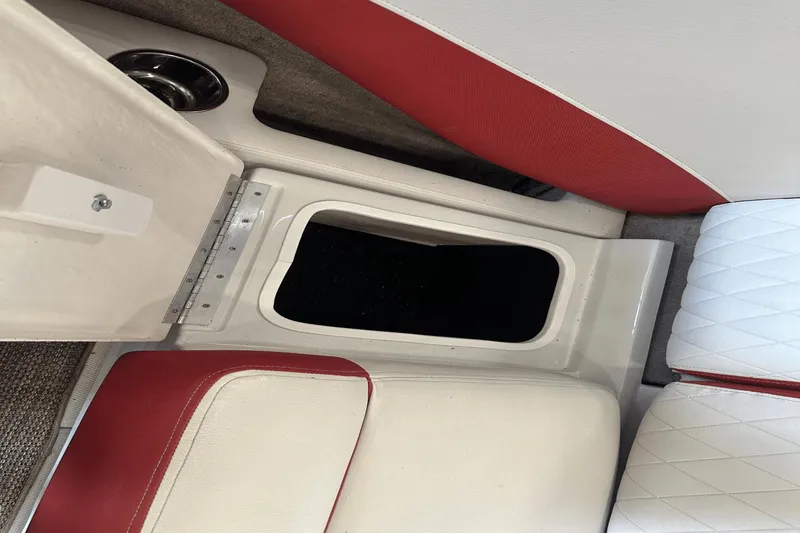 Slide: The Image of Crownline Boats 225 SS 2019 - 25