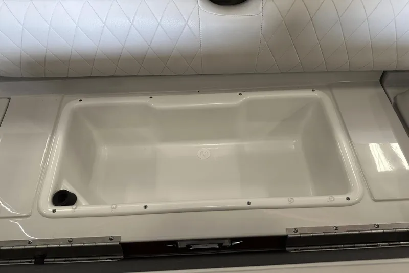 Slide: The Image of Crownline Boats 225 SS 2019 - 27