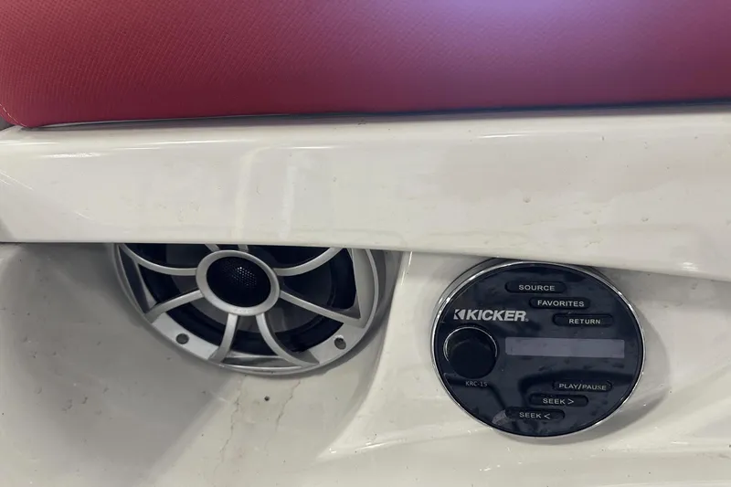 Slide: The Image of Crownline Boats 225 SS 2019 - 29