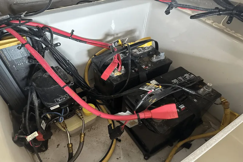 Slide: The Image of Crownline Boats 225 SS 2019 - 32